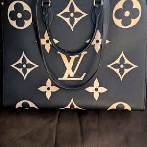Louis Vuitton Black and White Women's Bag